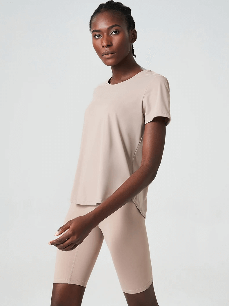 Woman wearing Women's Solid Color Two Pieces Yoga Set SF2079, breathable Lycra, anti-shrink, anti-wrinkle, perfect for gym and yoga.